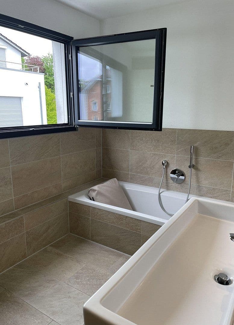 Pronájem domu 126 m², pozemek 120 m², Ulm, Bádensko-Württembersko Pronájem domu 126 m², pozemek 120 m², Ulm, Bádensko-Württembersko