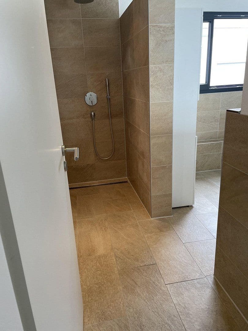 Pronájem domu 126 m², pozemek 120 m², Ulm, Bádensko-Württembersko Pronájem domu 126 m², pozemek 120 m², Ulm, Bádensko-Württembersko