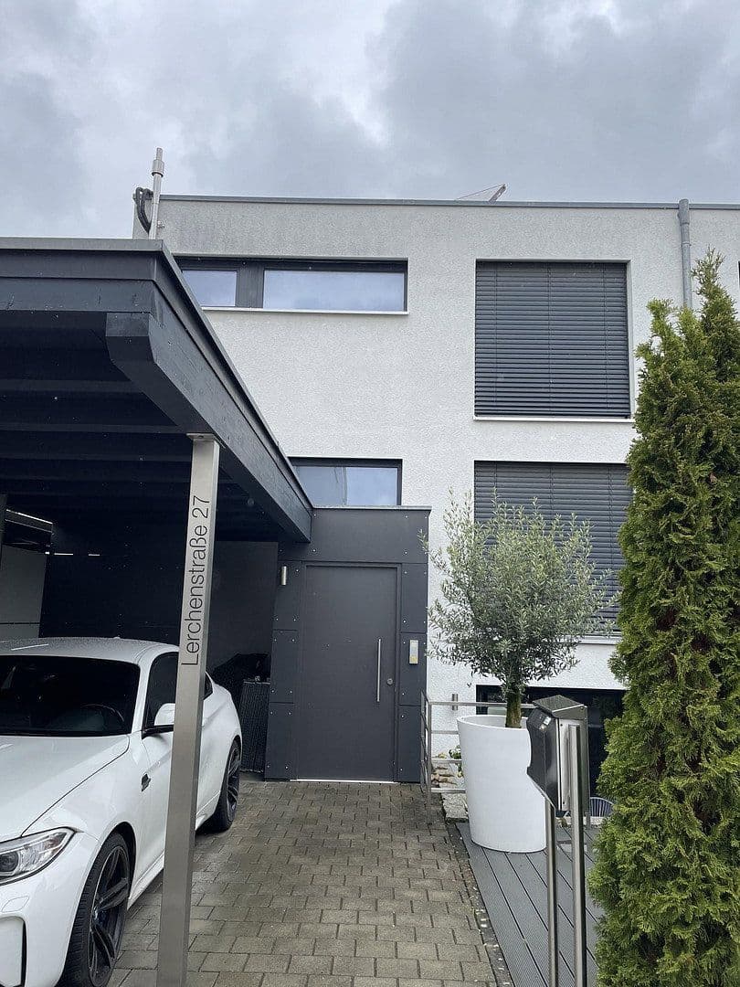 Pronájem domu 126 m², pozemek 120 m², Ulm, Bádensko-Württembersko Pronájem domu 126 m², pozemek 120 m², Ulm, Bádensko-Württembersko