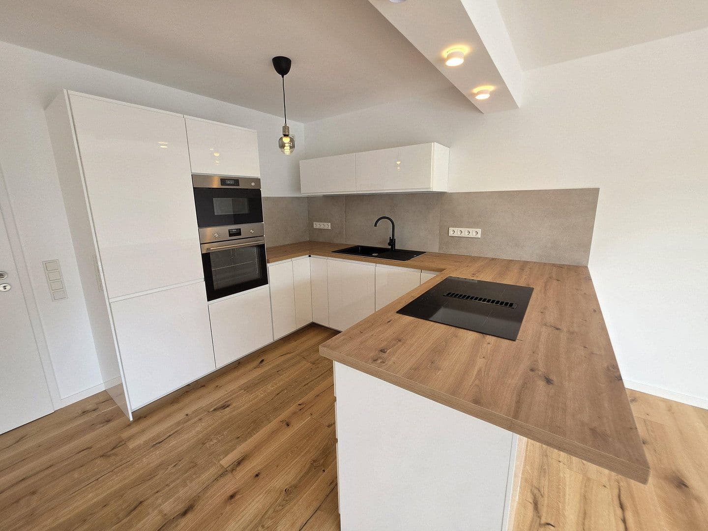 Prodej bytu 3+1 76 m², Maarweg 28, Weilerswist, Severní Porýní-Vestfálsko Prodej bytu 3+1 76 m², Maarweg 28, Weilerswist, Severní Porýní-Vestfálsko
