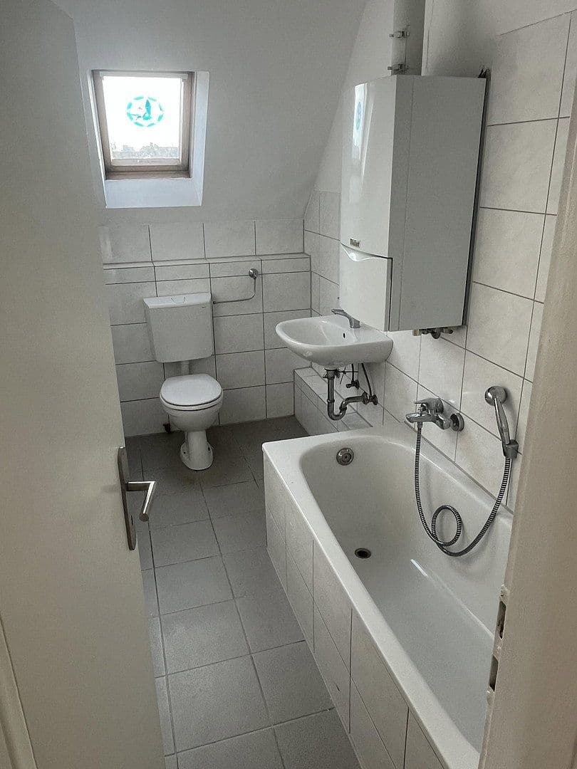 Pronájem bytu 3+1 70 m², Hohenzollernstr. 77, Gelsenkirchen, Severní Porýní-Vestfálsko Pronájem bytu 3+1 70 m², Hohenzollernstr. 77, Gelsenkirchen, Severní Porýní-Vestfálsko