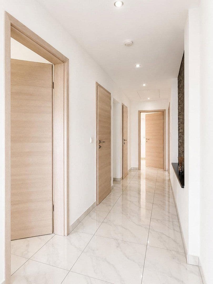 Prodej domu 174 m², pozemek 927 m², Im Klopseifen, Asbach, Porýní-Falc Prodej domu 174 m², pozemek 927 m², Im Klopseifen, Asbach, Porýní-Falc