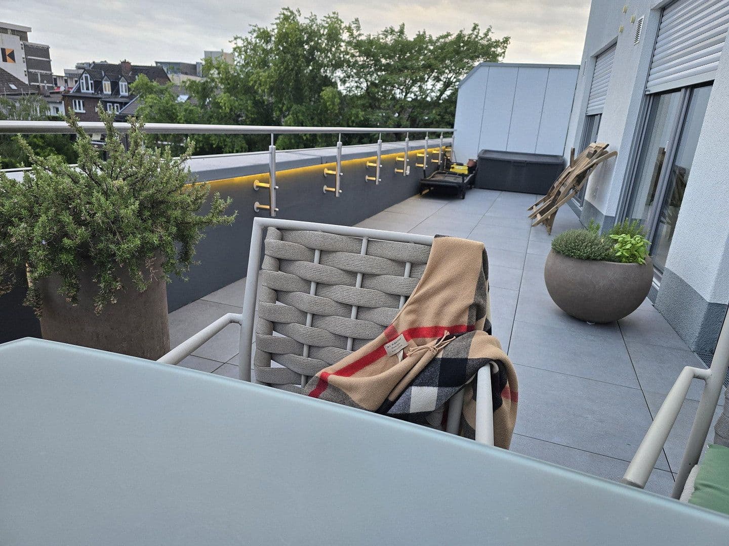 Pronájem bytu 4+1 172 m², Neuss, Severní Porýní-Vestfálsko Pronájem bytu 4+1 172 m², Neuss, Severní Porýní-Vestfálsko