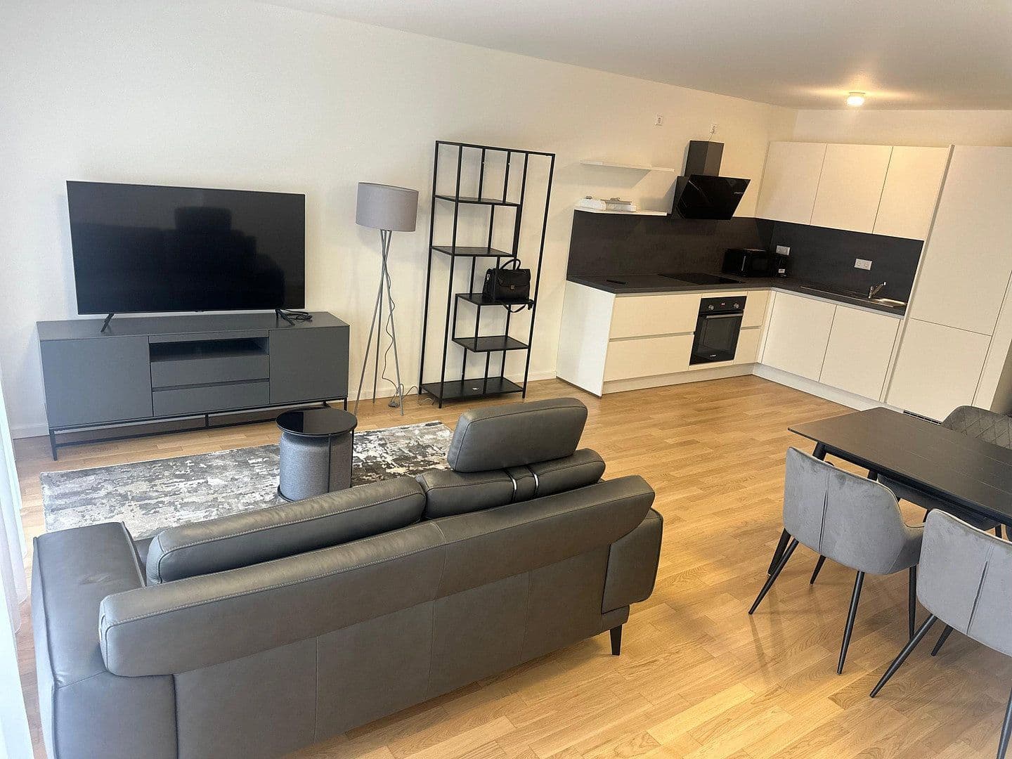 Pronájem bytu 2+1 65 m², Mannheim, Bádensko-Württembersko Pronájem bytu 2+1 65 m², Mannheim, Bádensko-Württembersko