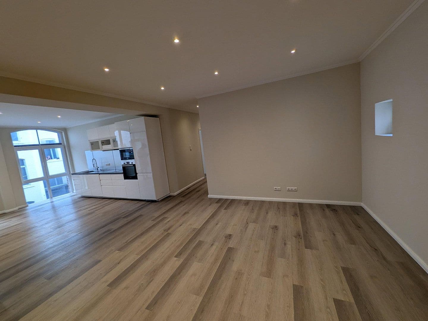 Pronájem bytu 5+1 128 m², Moritzstraße 68, Wiesbaden, Hessen Pronájem bytu 5+1 128 m², Moritzstraße 68, Wiesbaden, Hessen