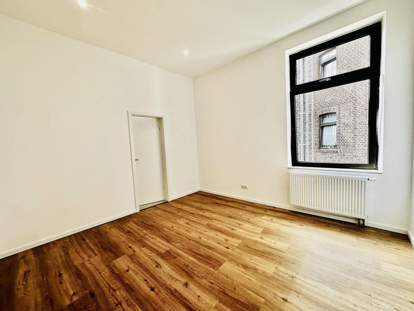 Prodej bytu 4+1 85 m², Adalbertsteinweg 204, Cáchy, Severní Porýní-Vestfálsko Prodej bytu 4+1 85 m², Adalbertsteinweg 204, Cáchy, Severní Porýní-Vestfálsko