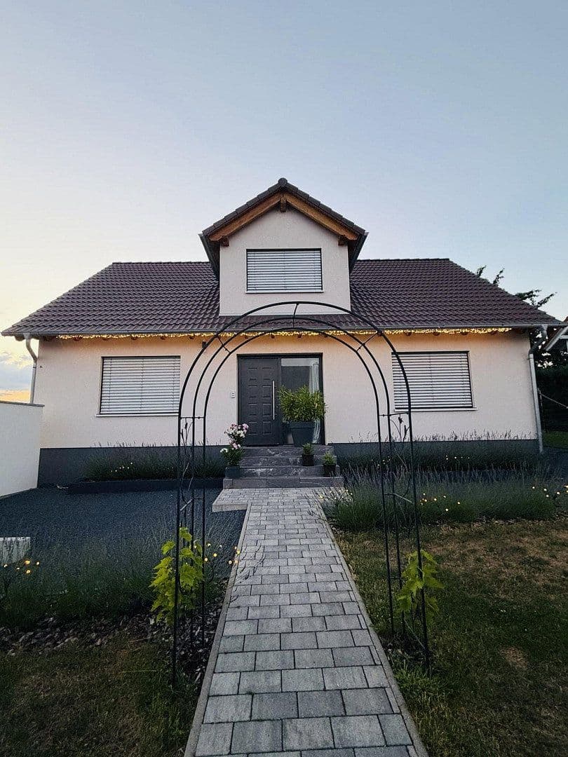 Prodej domu 144 m², pozemek 631 m², Rosenberg, Bádensko-Württembersko Prodej domu 144 m², pozemek 631 m², Rosenberg, Bádensko-Württembersko