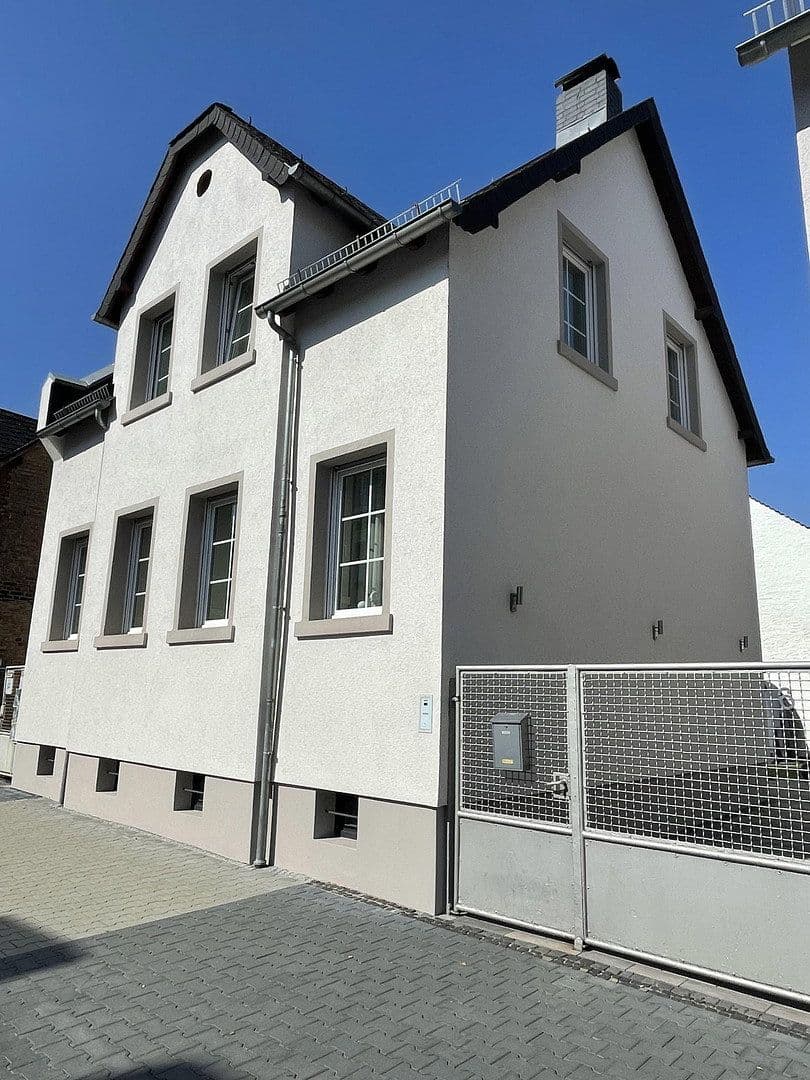 Prodej domu 130 m², pozemek 185 m², Frankfurt am Main, Hessen Prodej domu 130 m², pozemek 185 m², Frankfurt am Main, Hessen