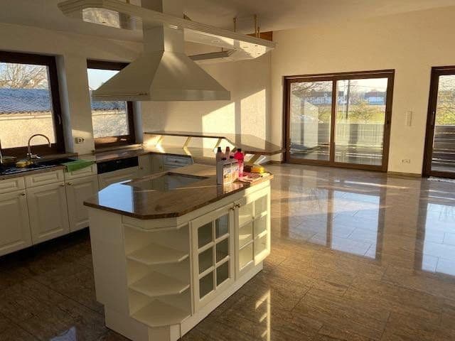 Pronájem bytu 3+kk 150 m², Dorfstr.6, Grafing, Bavorsko Pronájem bytu 3+kk 150 m², Dorfstr.6, Grafing, Bavorsko