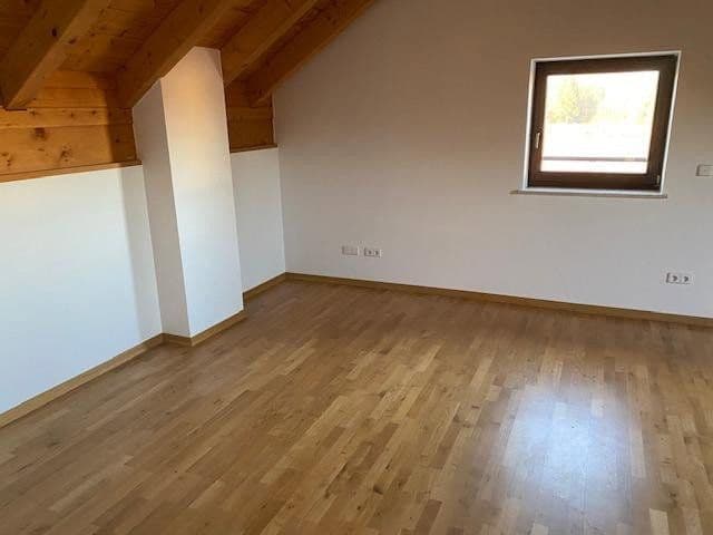 Pronájem bytu 3+kk 150 m², Dorfstr.6, Grafing, Bavorsko Pronájem bytu 3+kk 150 m², Dorfstr.6, Grafing, Bavorsko