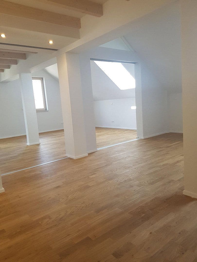 Pronájem bytu 4+1 130 m², Allgäuer Straße 8, Wolfertschwenden, Bavorsko Pronájem bytu 4+1 130 m², Allgäuer Straße 8, Wolfertschwenden, Bavorsko