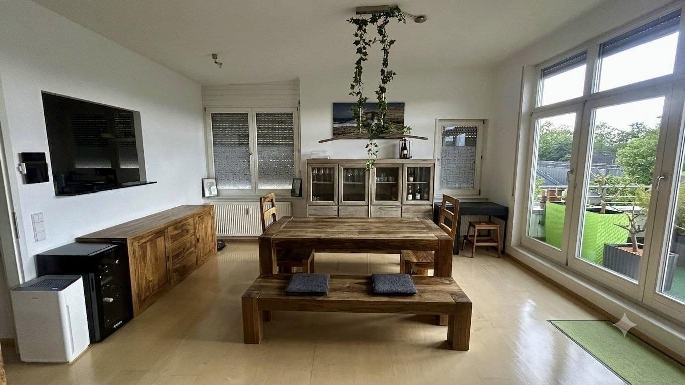 Pronájem bytu 6+1 146 m², Nürtingen, Bádensko-Württembersko Pronájem bytu 6+1 146 m², Nürtingen, Bádensko-Württembersko