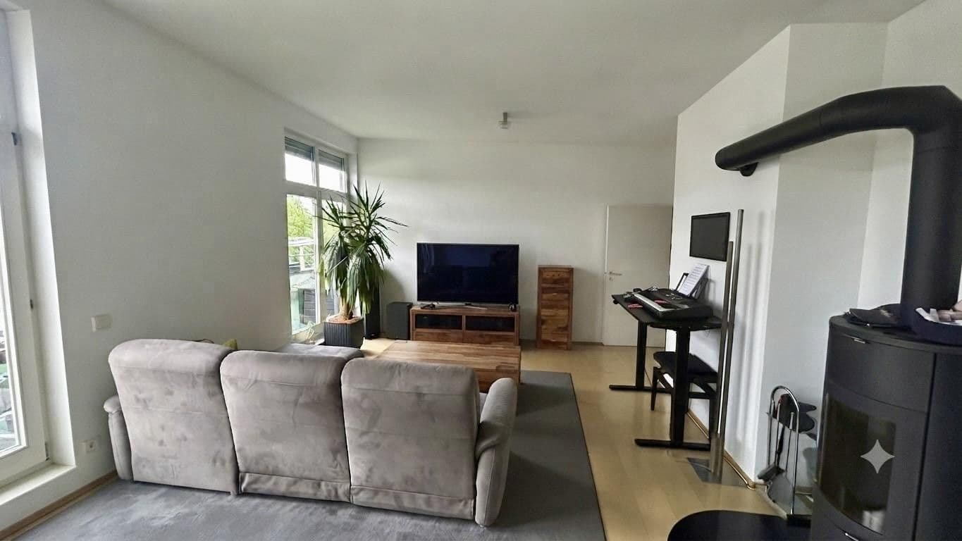 Pronájem bytu 6+1 146 m², Nürtingen, Bádensko-Württembersko Pronájem bytu 6+1 146 m², Nürtingen, Bádensko-Württembersko