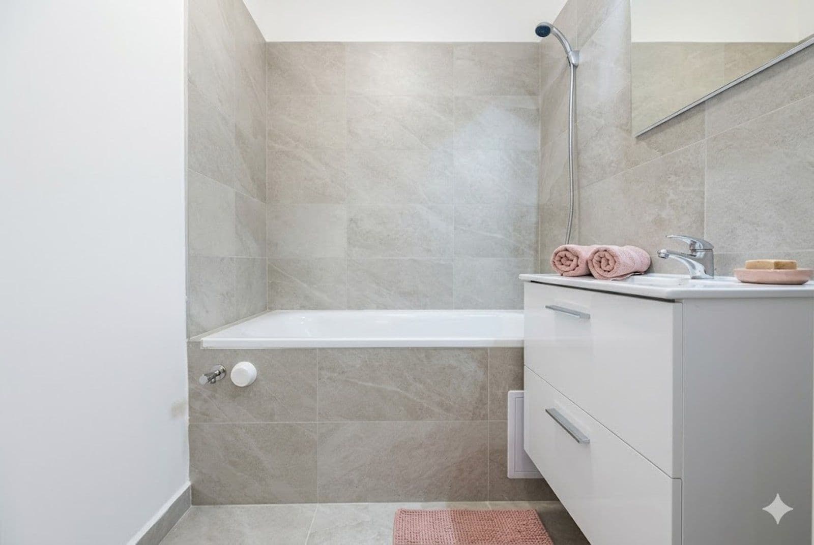 Pronájem bytu 3+1 78 m², Bruzovská, Frýdek-Místek, Moravskoslezský kraj Pronájem bytu 3+1 78 m², Bruzovská, Frýdek-Místek, Moravskoslezský kraj