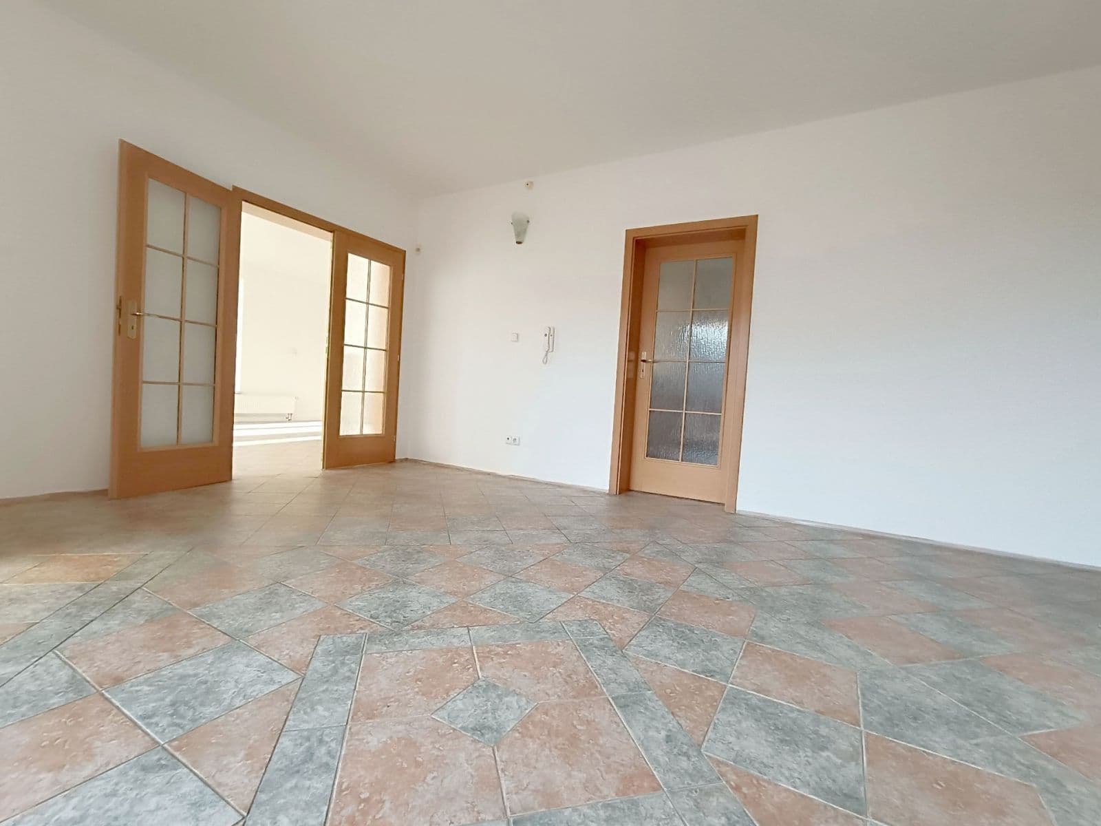 Prodej domu 180 m², pozemek 1.020 m², Ve Skále, Šestajovice, Středočeský kraj Prodej domu 180 m², pozemek 1.020 m², Ve Skále, Šestajovice, Středočeský kraj