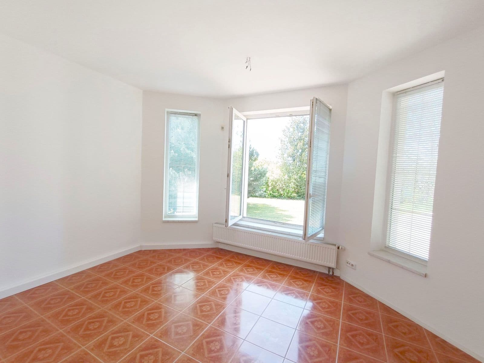 Prodej domu 180 m², pozemek 1.020 m², Ve Skále, Šestajovice, Středočeský kraj Prodej domu 180 m², pozemek 1.020 m², Ve Skále, Šestajovice, Středočeský kraj