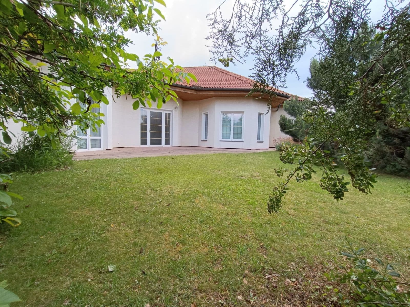 Prodej domu 180 m², pozemek 1.020 m², Ve Skále, Šestajovice, Středočeský kraj Prodej domu 180 m², pozemek 1.020 m², Ve Skále, Šestajovice, Středočeský kraj