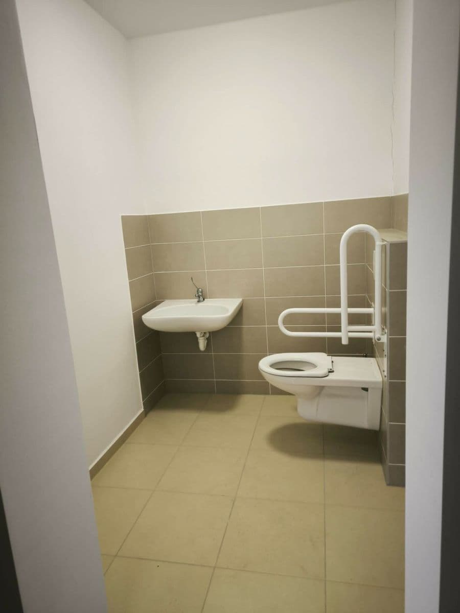 Pronájem nebytového prostoru 210 m², Bílanská, Kroměříž, Zlínský kraj Pronájem nebytového prostoru 210 m², Bílanská, Kroměříž, Zlínský kraj