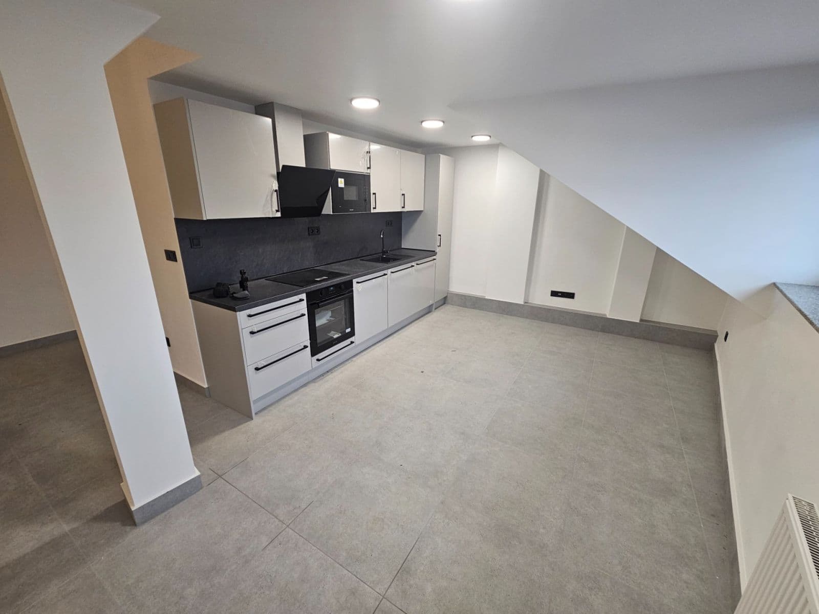 Pronájem bytu 72 m², Bělehradská, Ústí nad Labem, Ústecký kraj Pronájem bytu 72 m², Bělehradská, Ústí nad Labem, Ústecký kraj