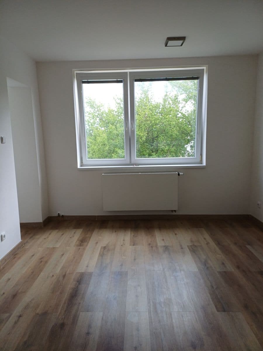 Pronájem bytu 2+kk 41 m², Revoluční, Buštěhrad, Středočeský kraj Pronájem bytu 2+kk 41 m², Revoluční, Buštěhrad, Středočeský kraj