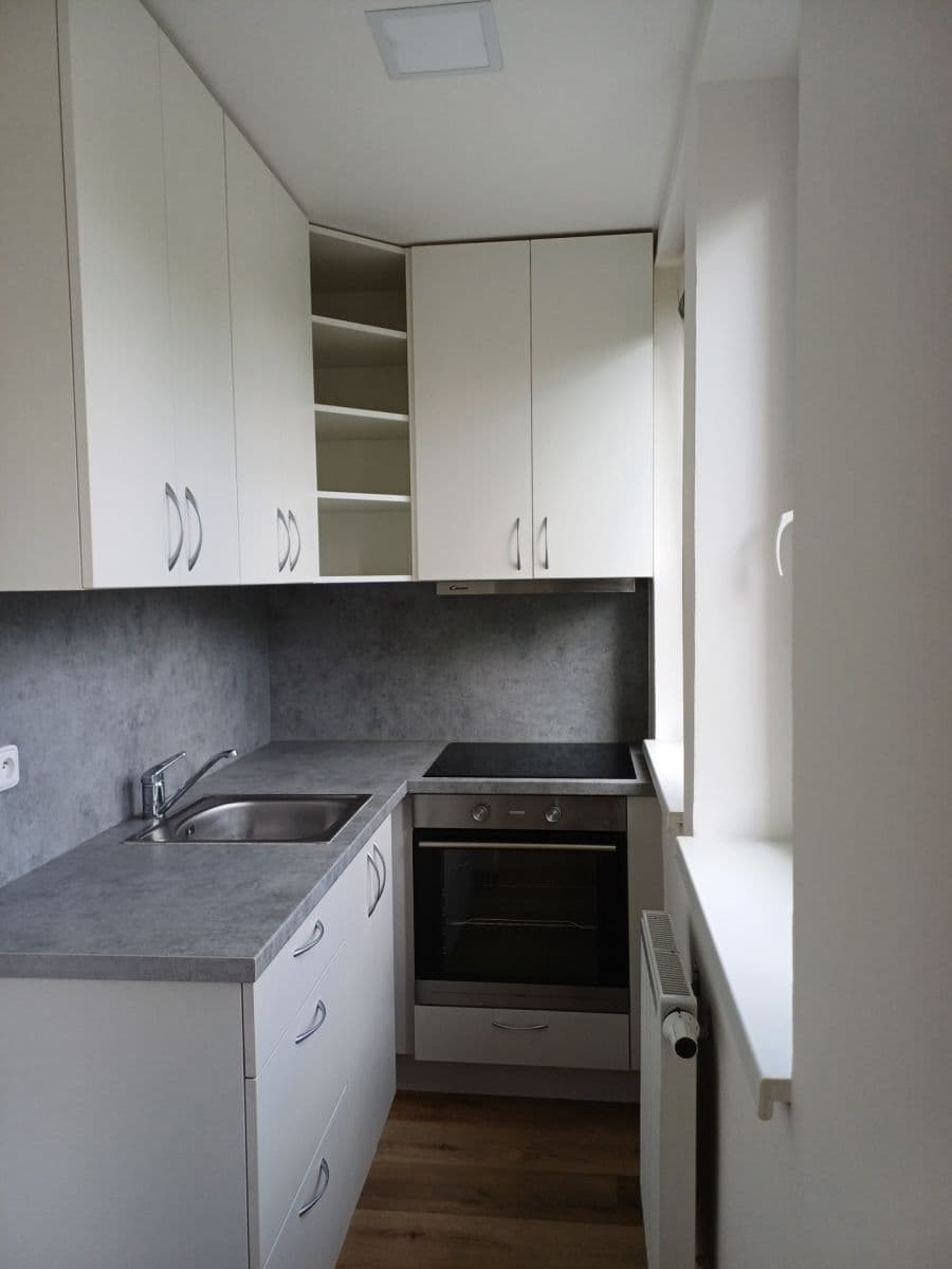 Pronájem bytu 2+kk 41 m², Revoluční, Buštěhrad, Středočeský kraj Pronájem bytu 2+kk 41 m², Revoluční, Buštěhrad, Středočeský kraj