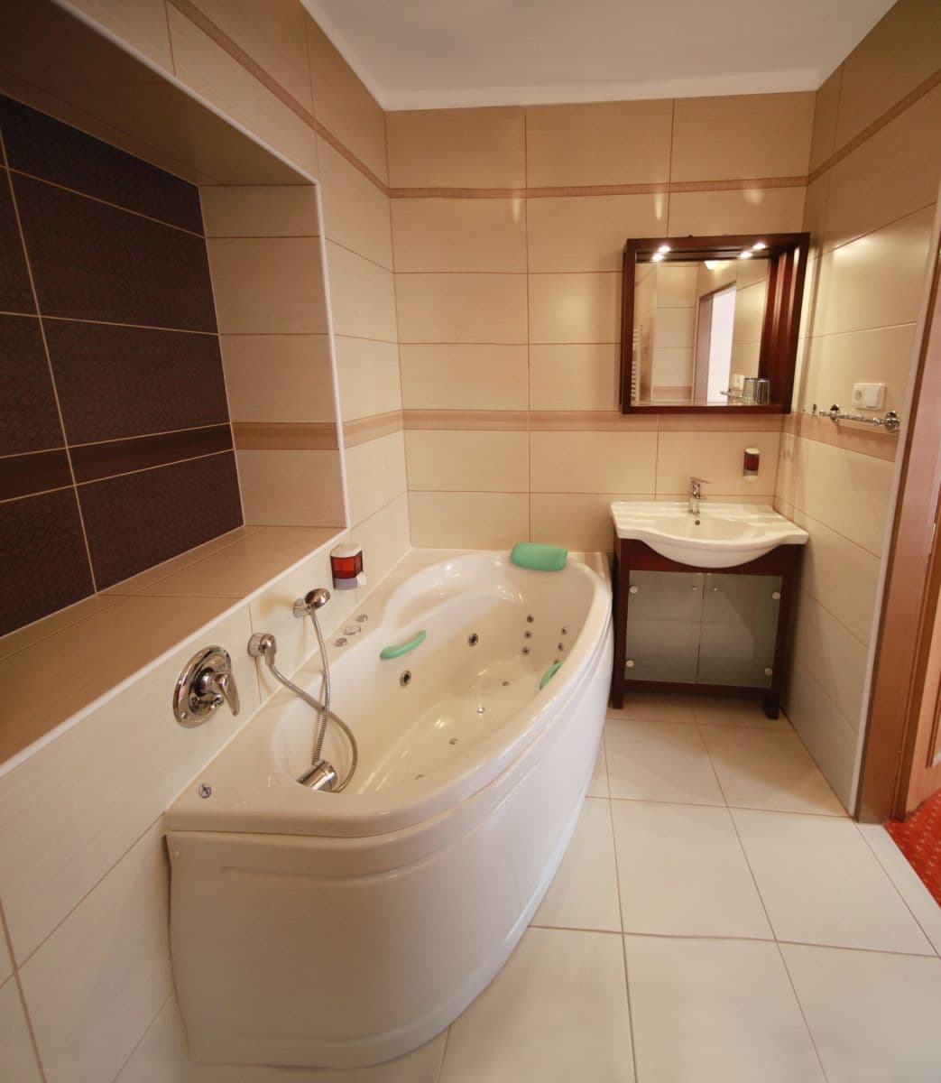 Pronájem domu 230 m², pozemek 382 m², Sadová, Karlovy Vary, Karlovarský kraj Pronájem domu 230 m², pozemek 382 m², Sadová, Karlovy Vary, Karlovarský kraj