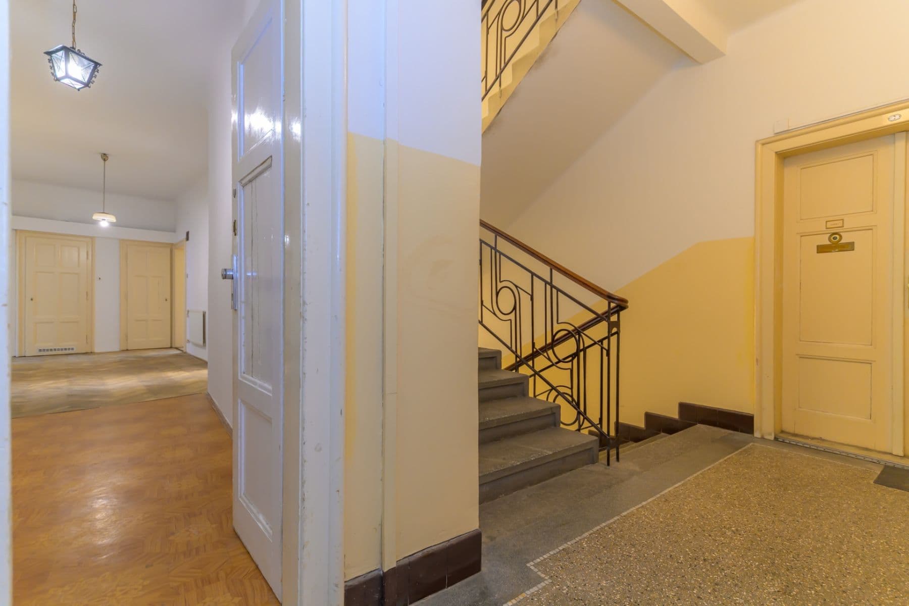 Prodej bytu 2+1 82 m², Na Jezerce, Praha, Praha Prodej bytu 2+1 82 m², Na Jezerce, Praha, Praha