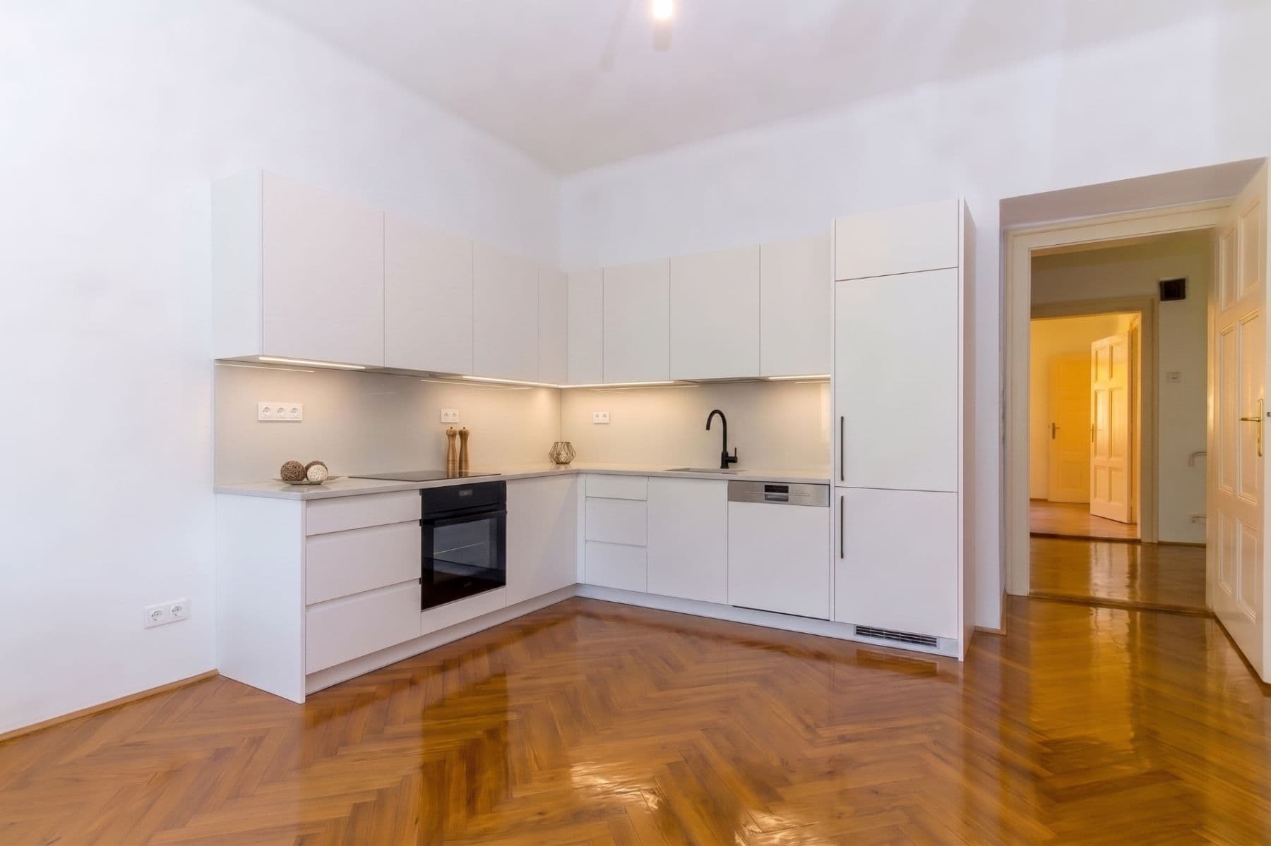 Prodej bytu 2+1 82 m², Na Jezerce, Praha, Praha Prodej bytu 2+1 82 m², Na Jezerce, Praha, Praha
