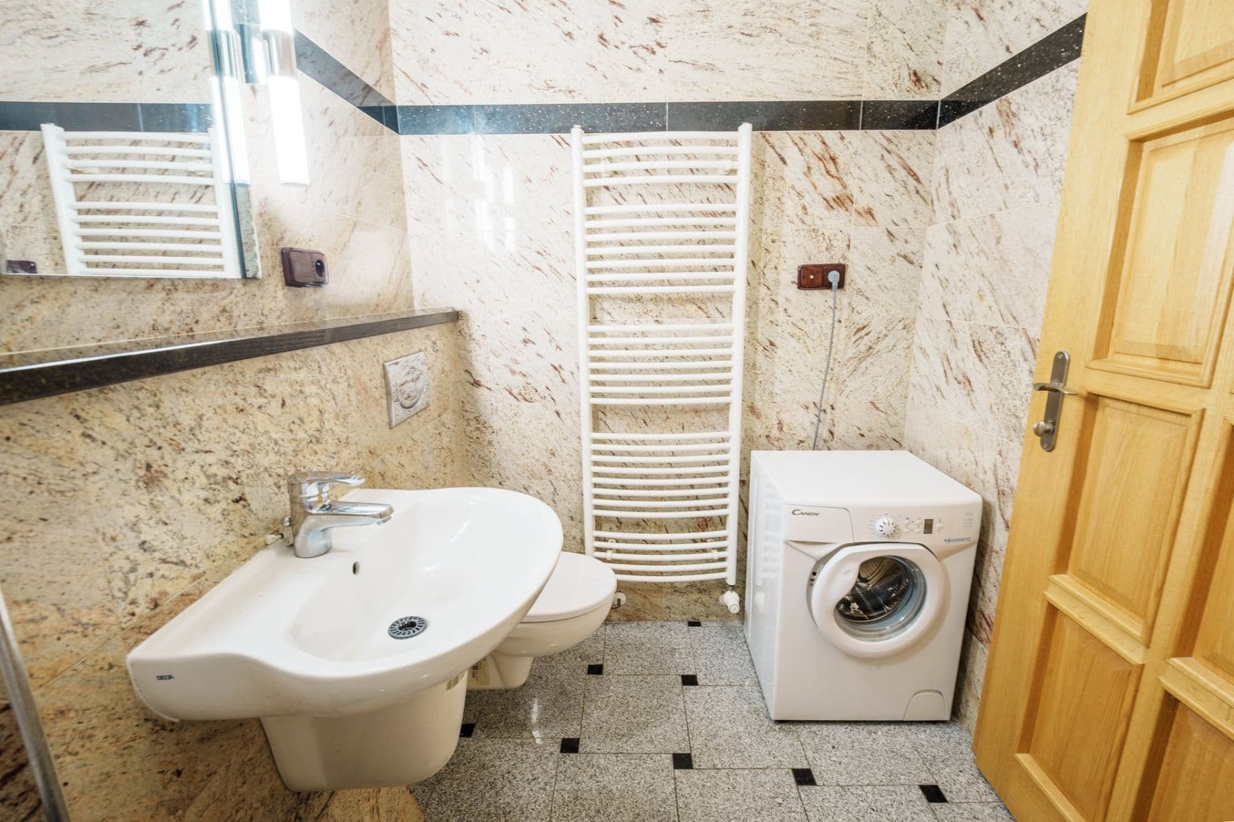 Pronájem bytu 1+kk 35 m², Pravá, Praha, Praha Pronájem bytu 1+kk 35 m², Pravá, Praha, Praha