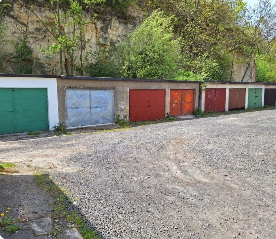Pronájem garáže 19 m², Pod Petřinami, Praha, Praha Pronájem garáže 19 m², Pod Petřinami, Praha, Praha