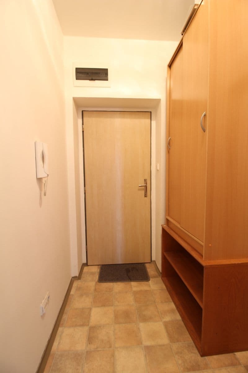Pronájem bytu 1+kk 27 m², Za papírnou, Praha, Praha Pronájem bytu 1+kk 27 m², Za papírnou, Praha, Praha