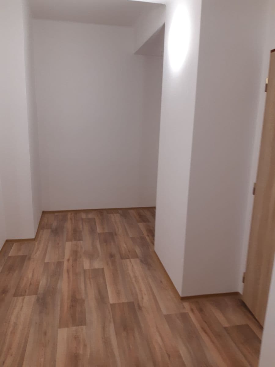 Pronájem bytu 2+1 58 m², Josefa Ressla, Pardubice, Pardubický kraj Pronájem bytu 2+1 58 m², Josefa Ressla, Pardubice, Pardubický kraj