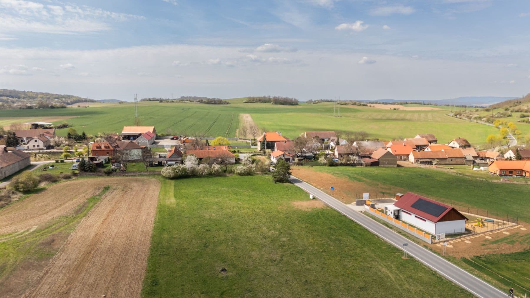 Pronájem pozemku 1.081 m², Měňany, Středočeský kraj Pronájem pozemku 1.081 m², Měňany, Středočeský kraj