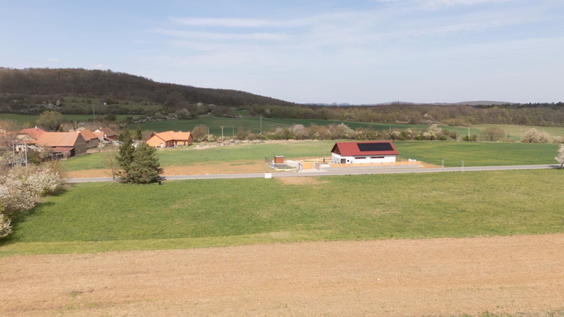 Pronájem pozemku 1.081 m², Měňany, Středočeský kraj Pronájem pozemku 1.081 m², Měňany, Středočeský kraj