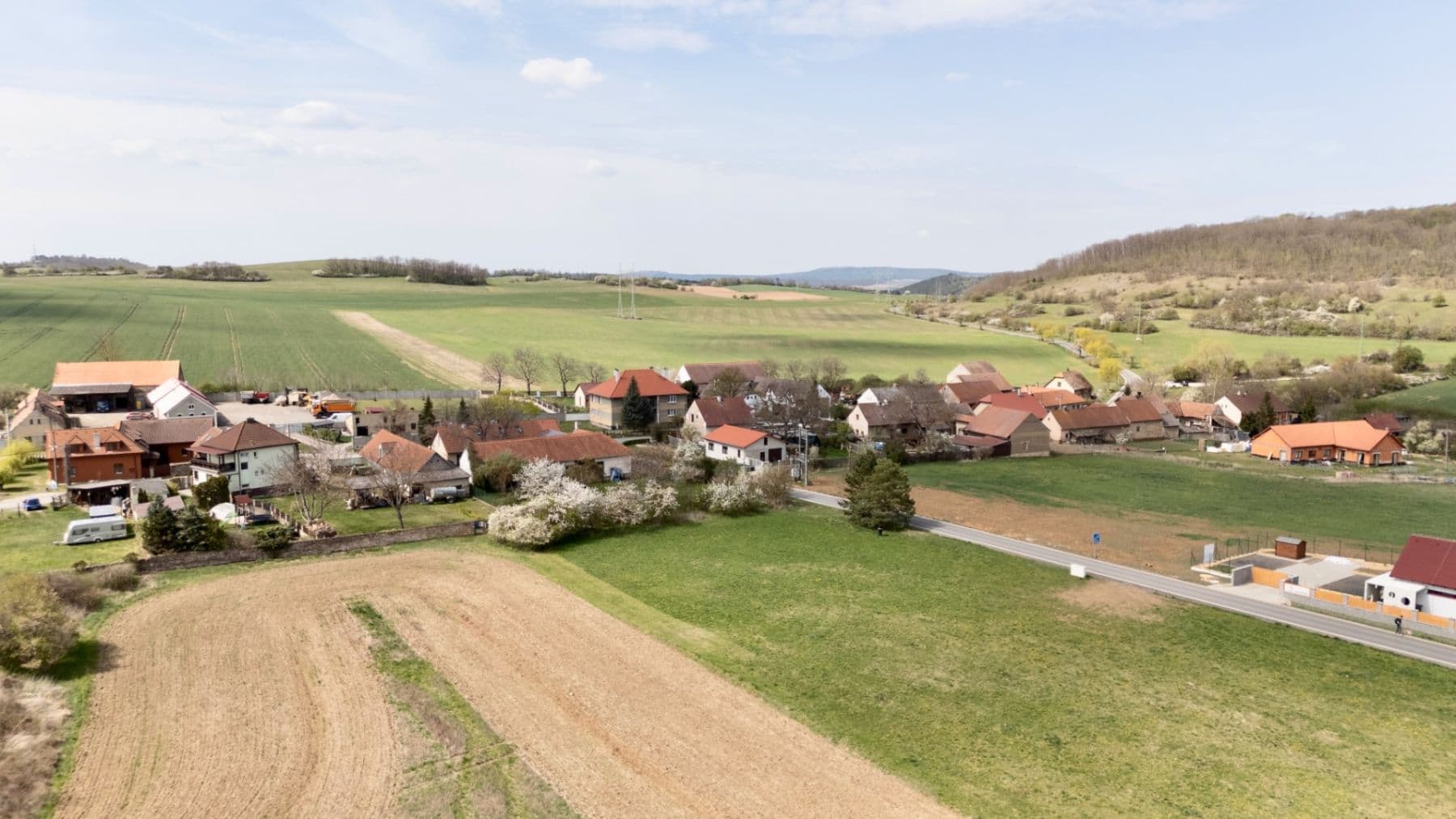 Pronájem pozemku 1.081 m², Měňany, Středočeský kraj Pronájem pozemku 1.081 m², Měňany, Středočeský kraj
