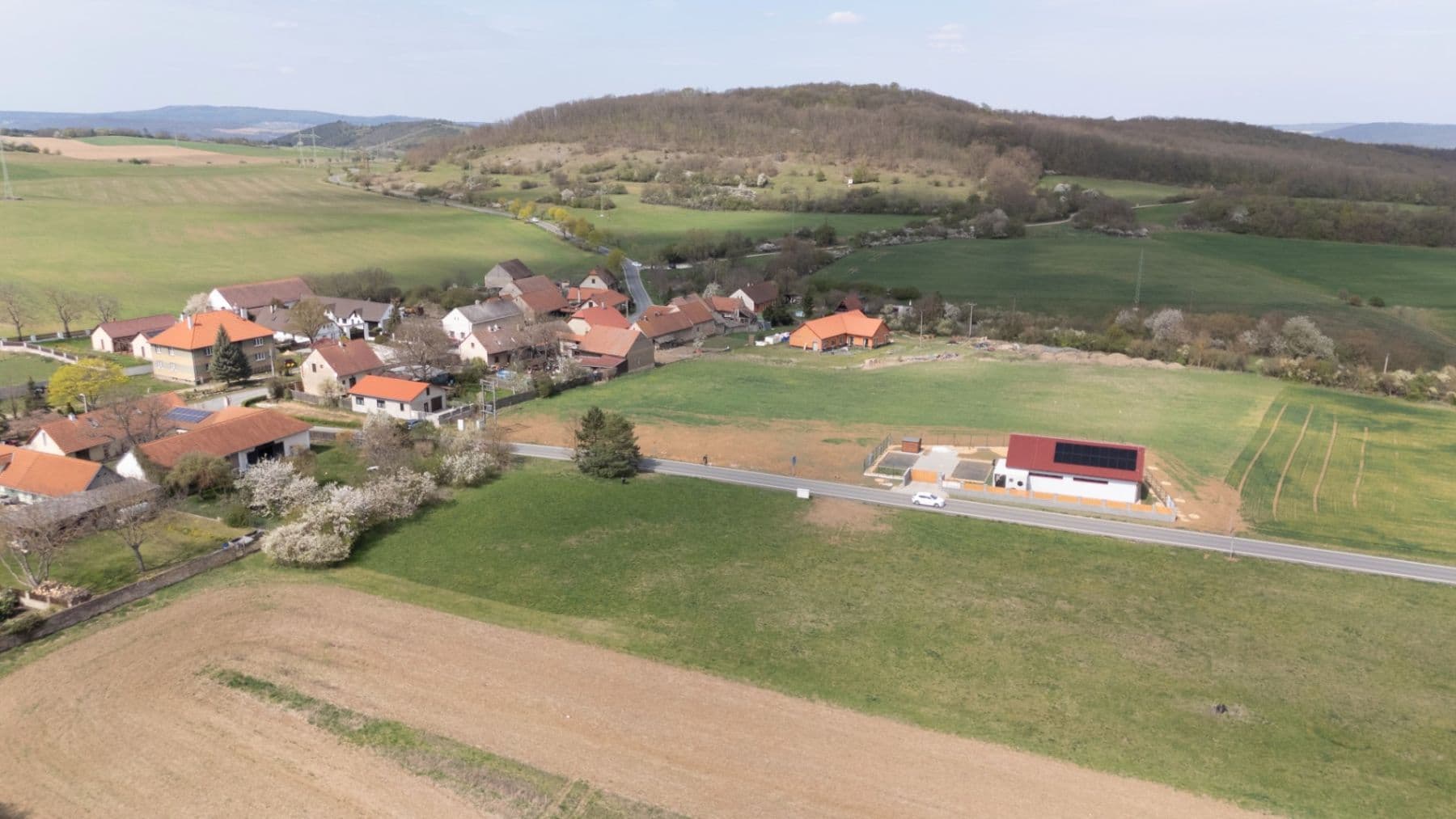 Pronájem pozemku 1.081 m², Měňany, Středočeský kraj Pronájem pozemku 1.081 m², Měňany, Středočeský kraj