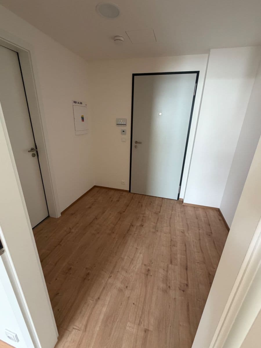 Pronájem bytu 1+kk 35 m², Nebřenická, Praha, Praha Pronájem bytu 1+kk 35 m², Nebřenická, Praha, Praha