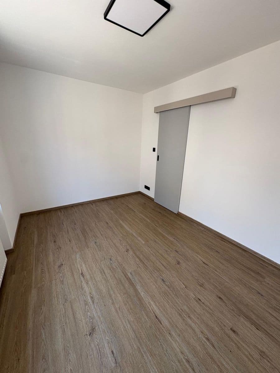 Pronájem bytu 2+1 55 m², Bisattova, Třebíč, Kraj Vysočina Pronájem bytu 2+1 55 m², Bisattova, Třebíč, Kraj Vysočina
