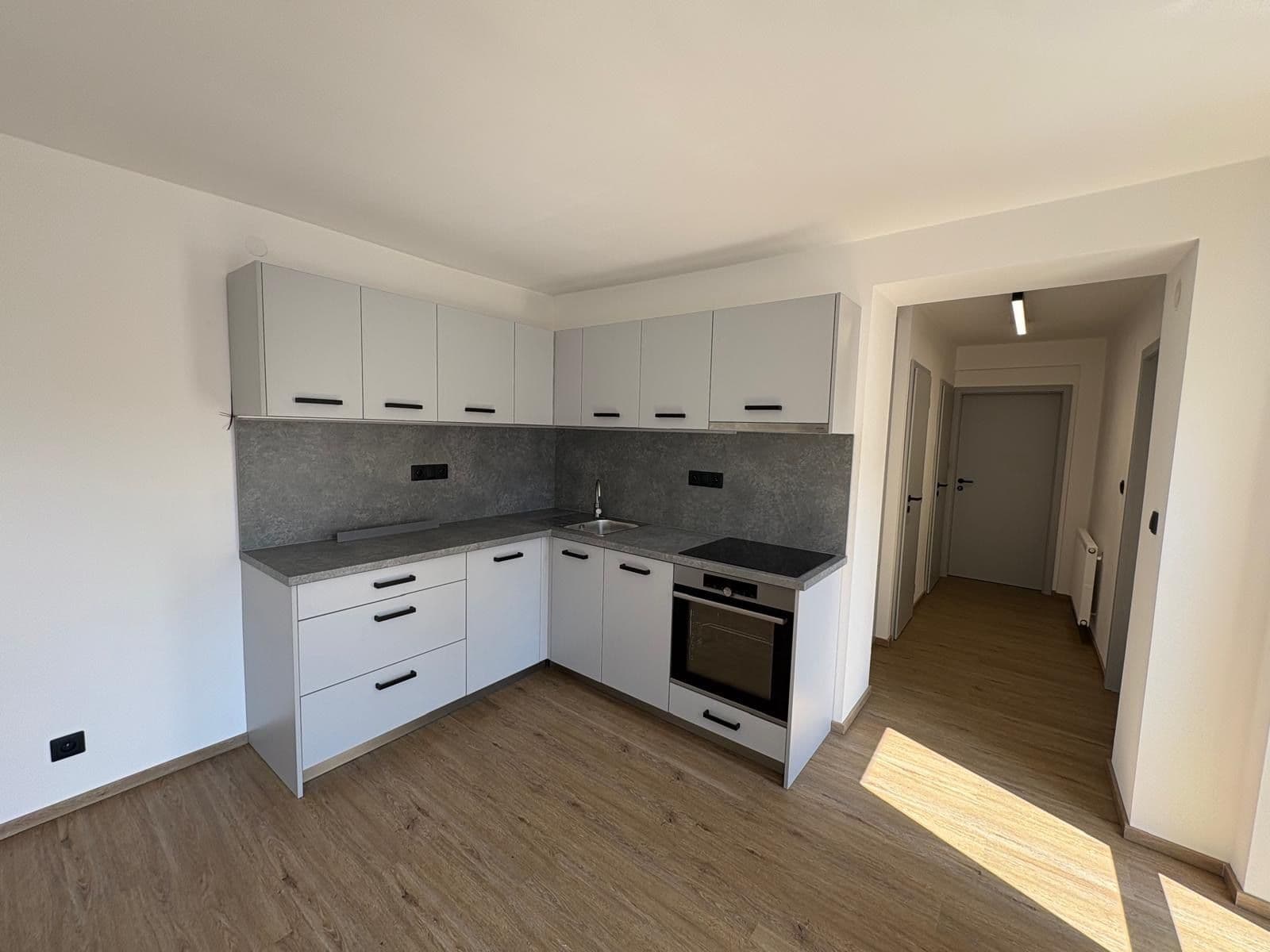 Pronájem bytu 2+1 55 m², Bisattova, Třebíč, Kraj Vysočina Pronájem bytu 2+1 55 m², Bisattova, Třebíč, Kraj Vysočina