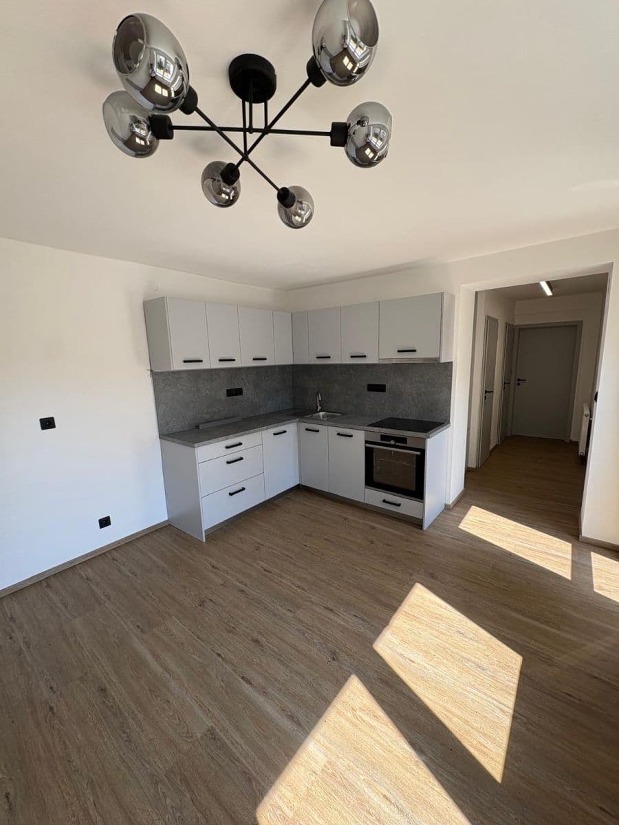 Pronájem bytu 2+1 55 m², Bisattova, Třebíč, Kraj Vysočina Pronájem bytu 2+1 55 m², Bisattova, Třebíč, Kraj Vysočina