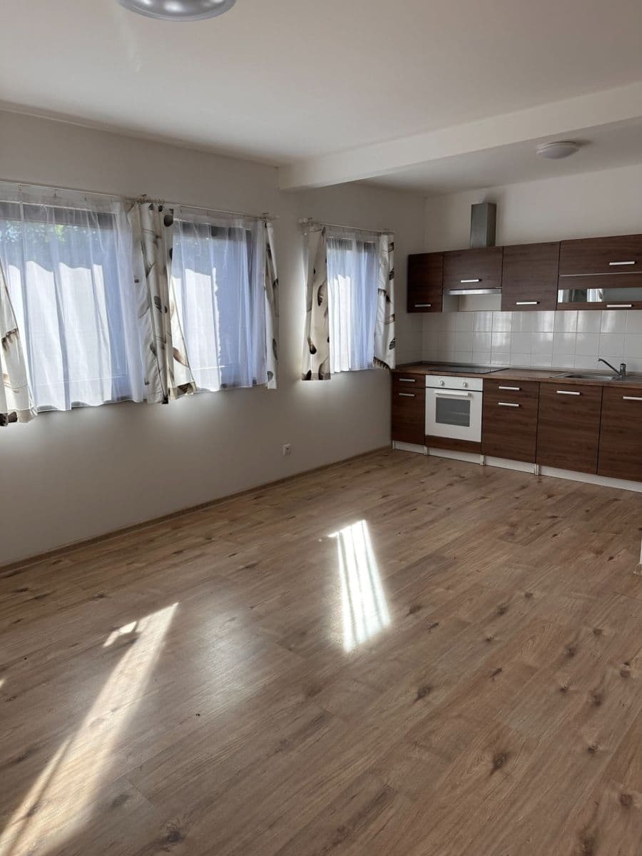 Pronájem bytu 1+kk 35 m², Ke Brodu, Loděnice, Středočeský kraj Pronájem bytu 1+kk 35 m², Ke Brodu, Loděnice, Středočeský kraj