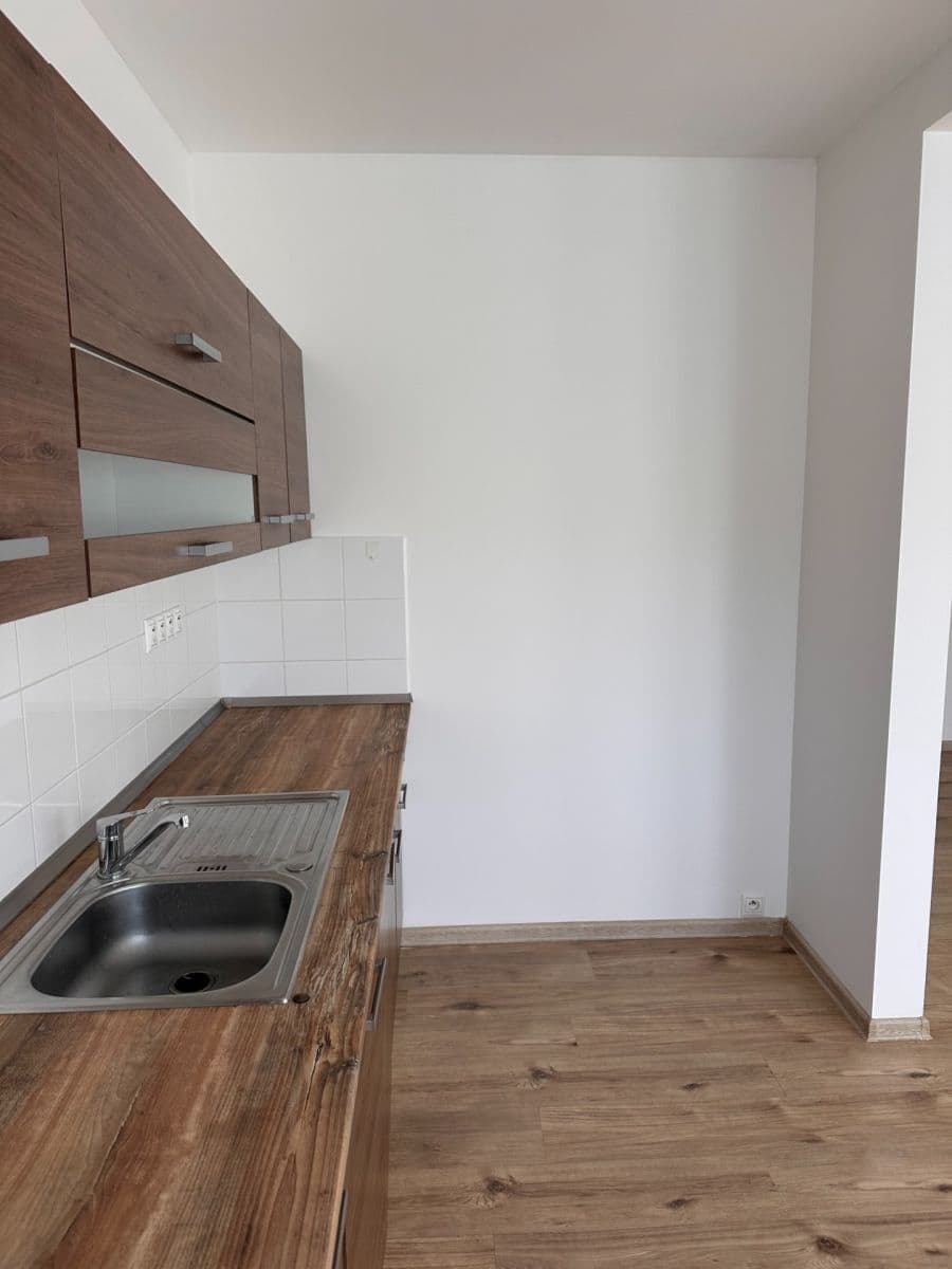 Pronájem bytu 1+kk 35 m², Ke Brodu, Loděnice, Středočeský kraj Pronájem bytu 1+kk 35 m², Ke Brodu, Loděnice, Středočeský kraj