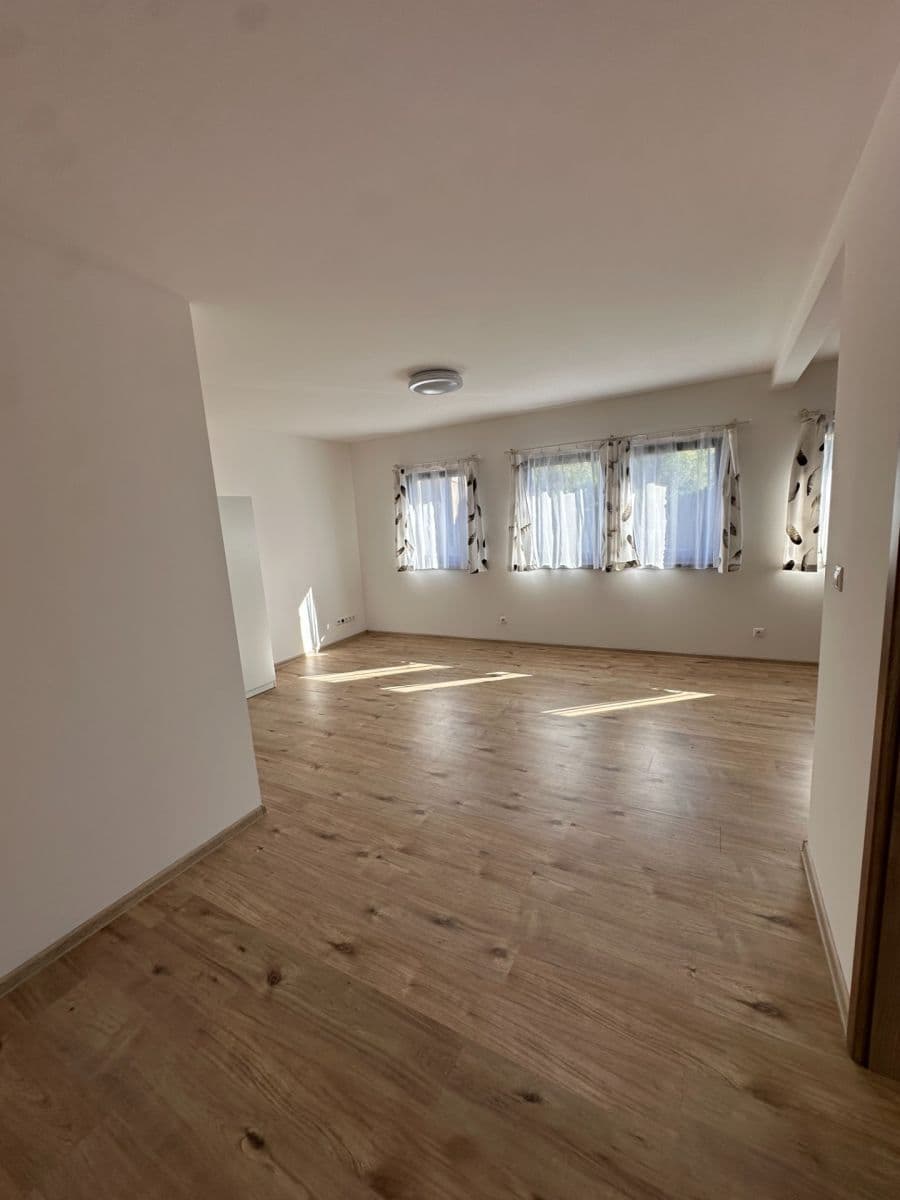 Pronájem bytu 1+kk 35 m², Ke Brodu, Loděnice, Středočeský kraj Pronájem bytu 1+kk 35 m², Ke Brodu, Loděnice, Středočeský kraj