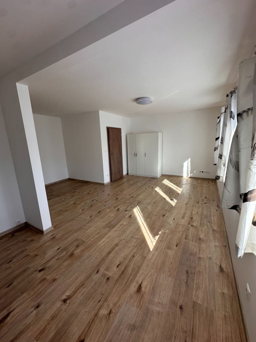 Pronájem bytu 1+kk 35 m², Ke Brodu, Loděnice, Středočeský kraj Pronájem bytu 1+kk 35 m², Ke Brodu, Loděnice, Středočeský kraj
