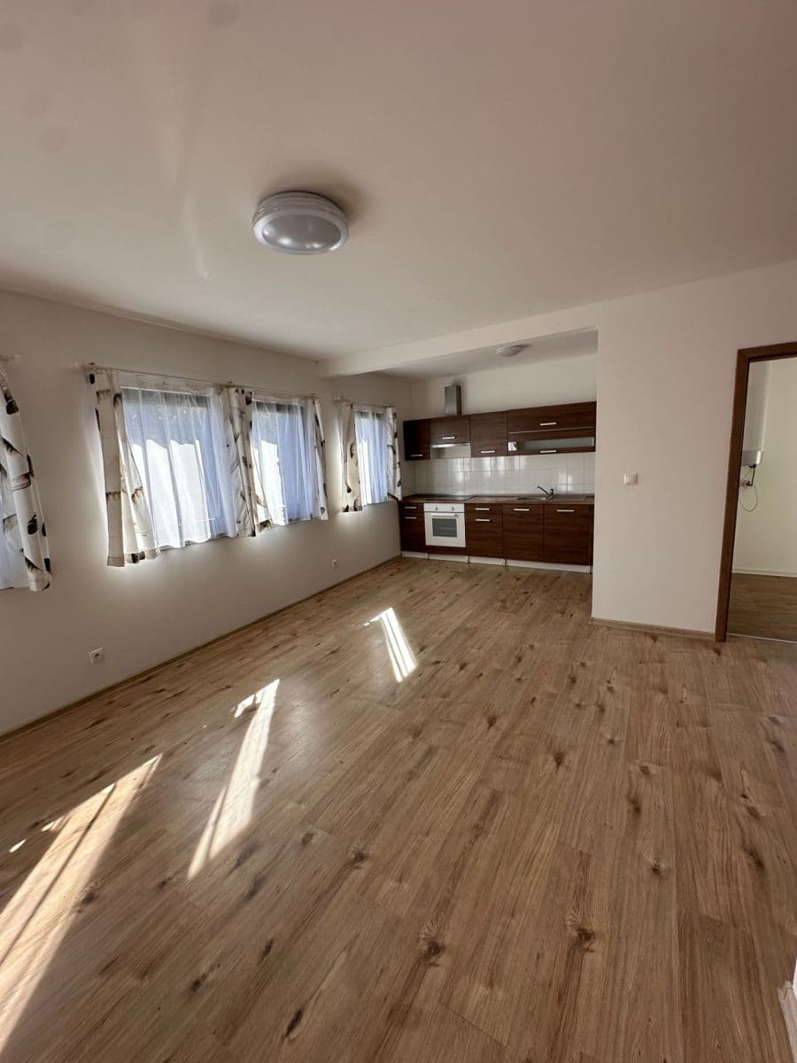 Pronájem bytu 1+kk 35 m², Ke Brodu, Loděnice, Středočeský kraj Pronájem bytu 1+kk 35 m², Ke Brodu, Loděnice, Středočeský kraj