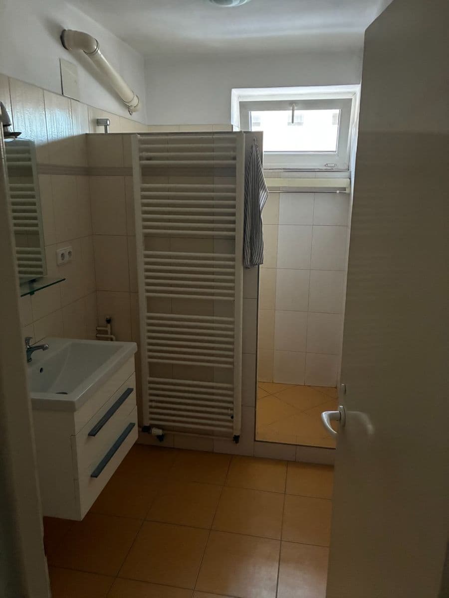 Prodej bytu 3+1 65 m², Střední novosadská, Olomouc, Olomoucký kraj Prodej bytu 3+1 65 m², Střední novosadská, Olomouc, Olomoucký kraj