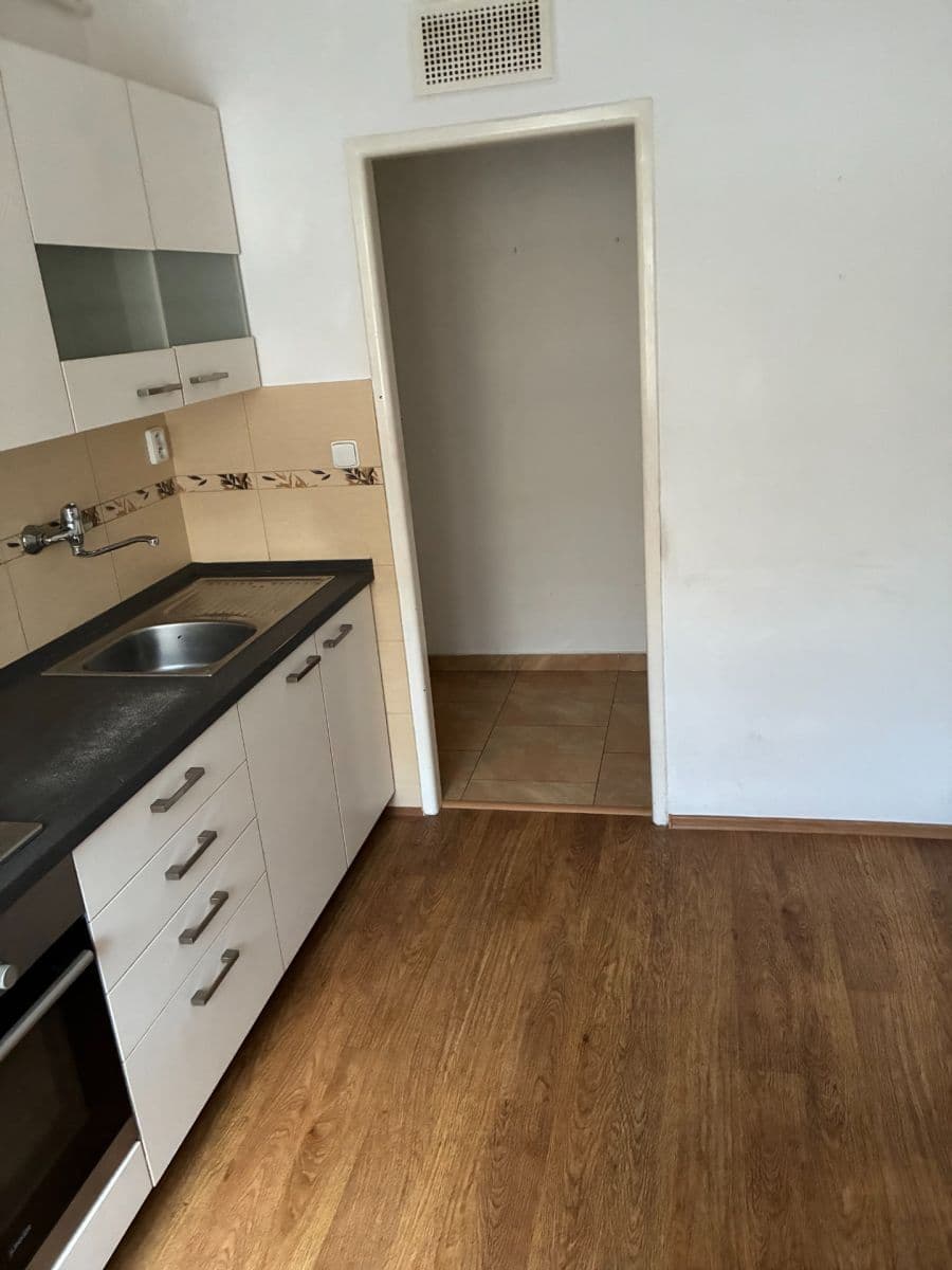 Prodej bytu 3+1 65 m², Střední novosadská, Olomouc, Olomoucký kraj Prodej bytu 3+1 65 m², Střední novosadská, Olomouc, Olomoucký kraj