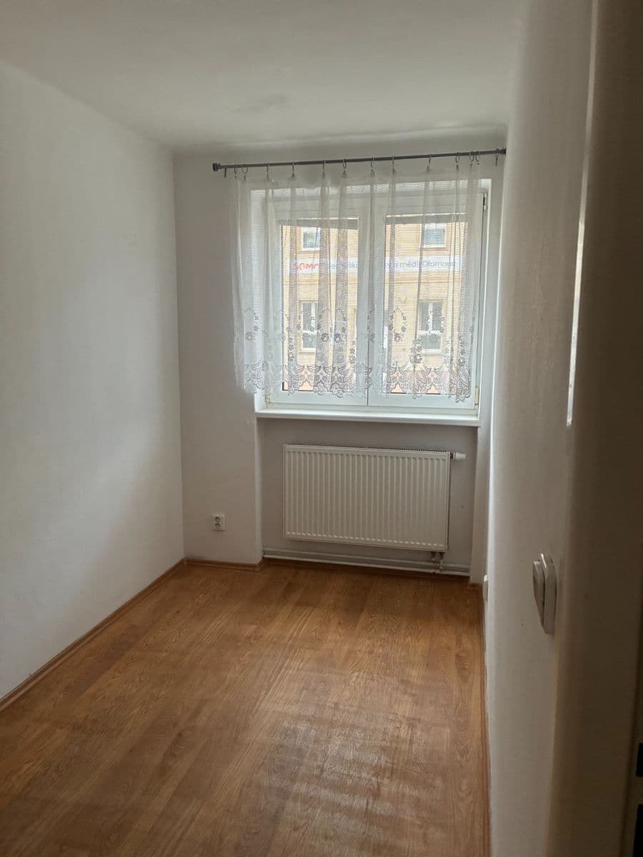 Prodej bytu 3+1 65 m², Střední novosadská, Olomouc, Olomoucký kraj Prodej bytu 3+1 65 m², Střední novosadská, Olomouc, Olomoucký kraj