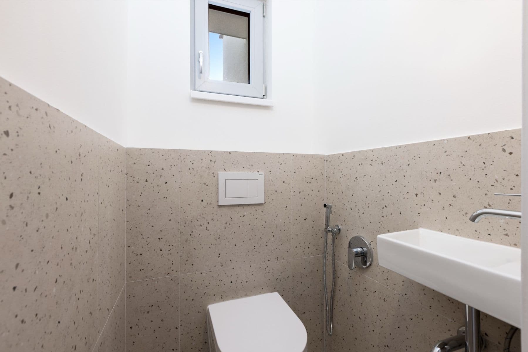 Prodej domu 127 m², pozemek 363 m², Na Ladech, Černošice, Středočeský kraj Prodej domu 127 m², pozemek 363 m², Na Ladech, Černošice, Středočeský kraj
