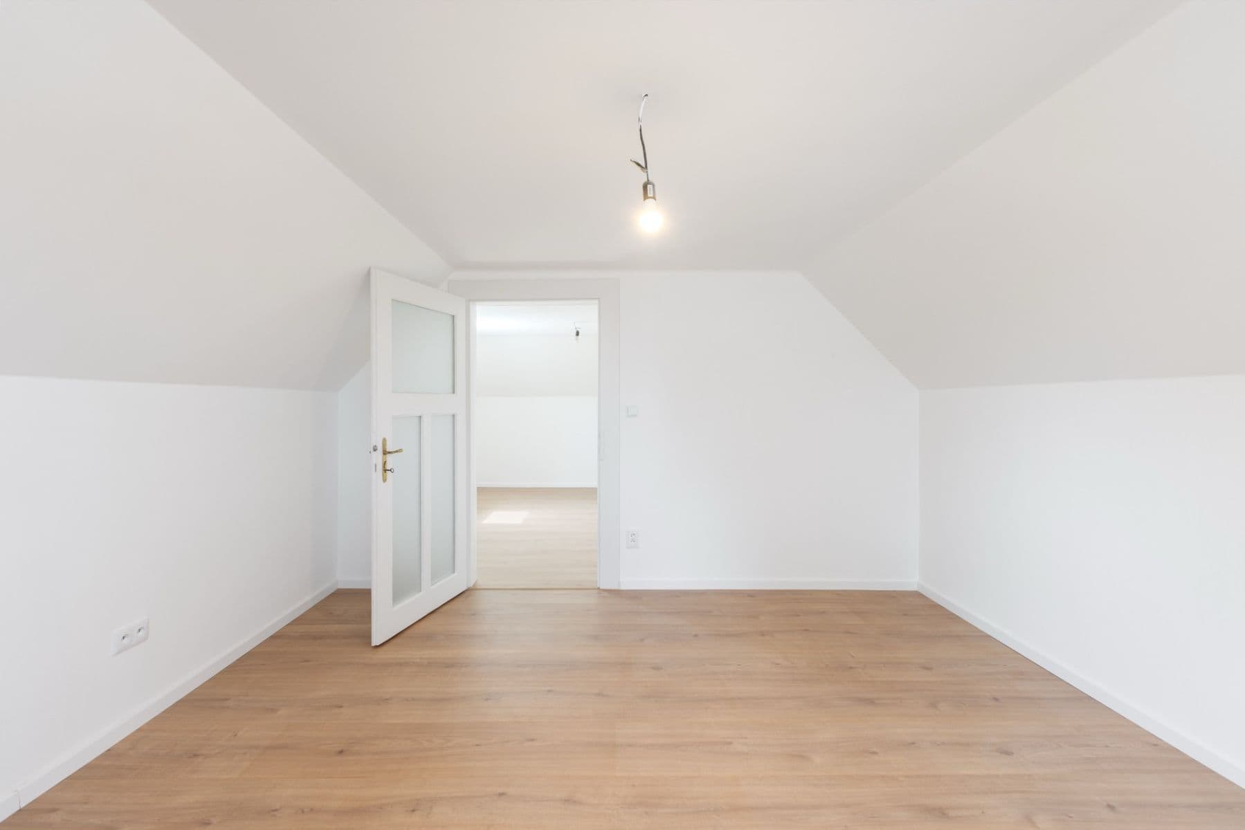Prodej domu 127 m², pozemek 363 m², Na Ladech, Černošice, Středočeský kraj Prodej domu 127 m², pozemek 363 m², Na Ladech, Černošice, Středočeský kraj